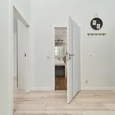Architektow Avenue Free Parking By Renters Wroclaw