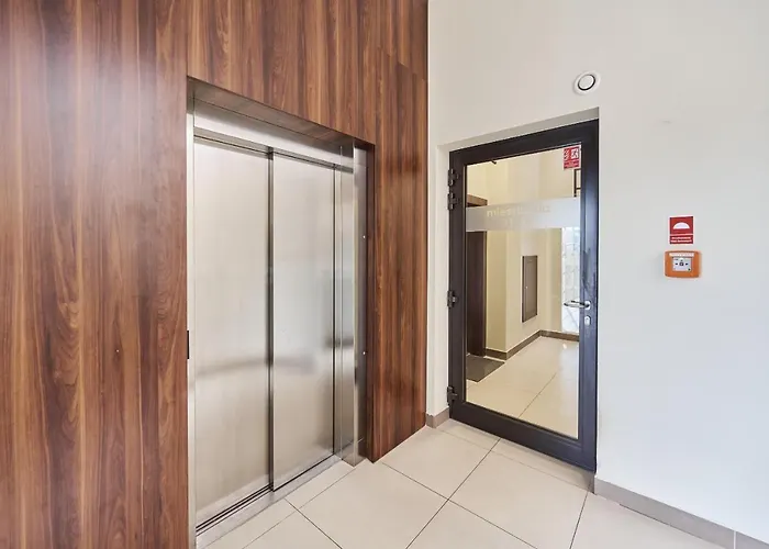 Architektow Avenue Free Parking By Renters *