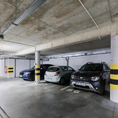 Architektow Avenue Free Parking By Renters *