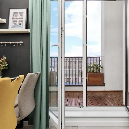 Architektow Avenue Free Parking By Renters *